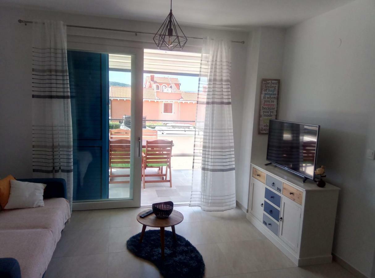 Lorena Cres Extérieur photo
